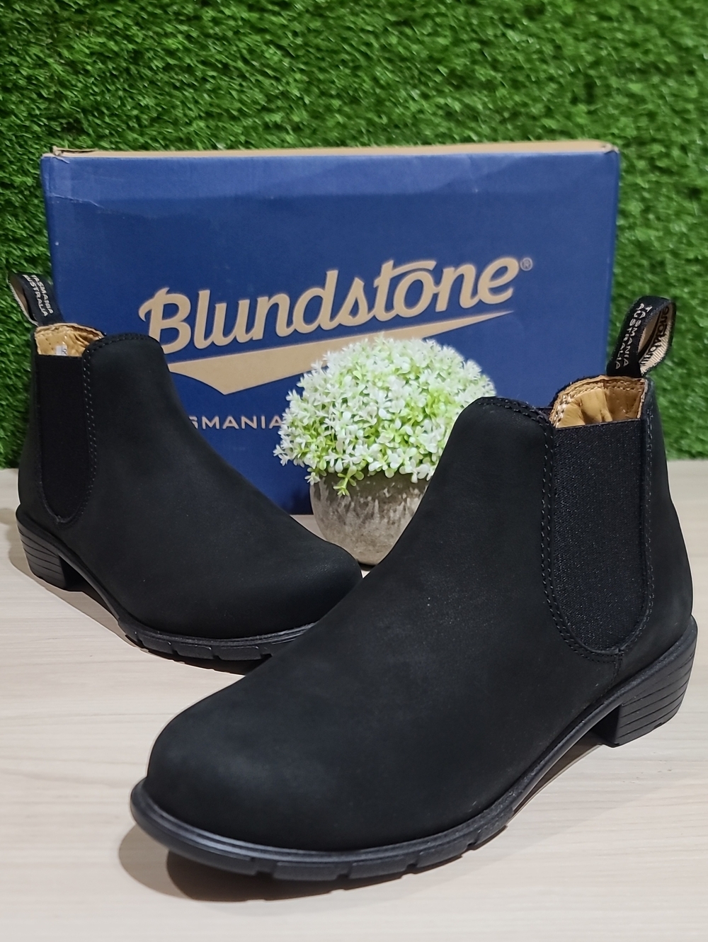 Blundstone Women's Series 1977 Ankle Chelsea Boots / Black Nubuck US 7 New
